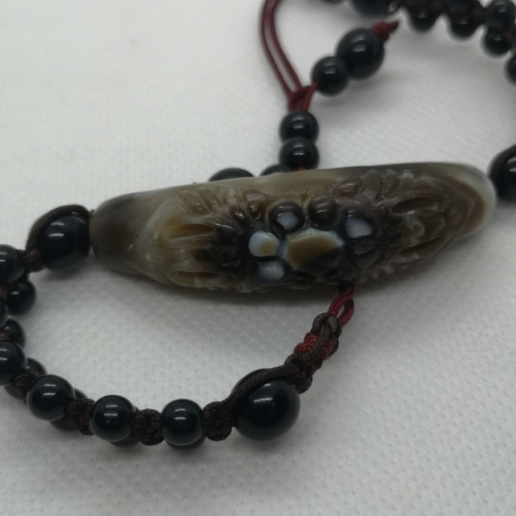 Carved  bracelet - Picture 3 of 4